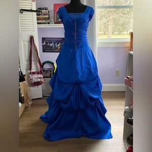 Elegant Blue Evening Gown